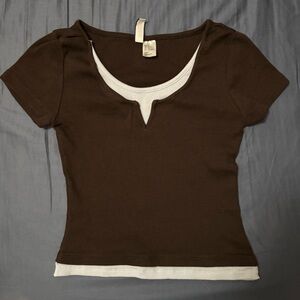 H&M Brown Short-Sleeve Layered Ribbed Tee with baby blue Trim